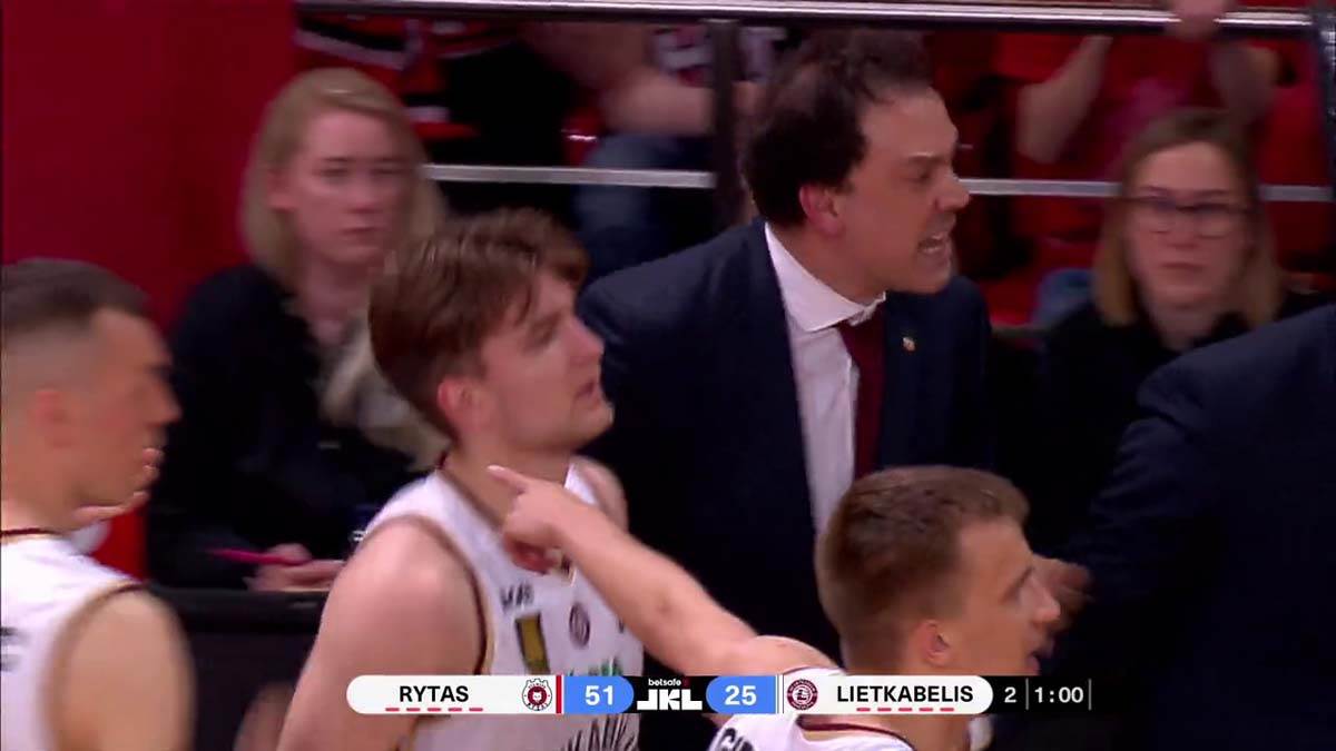 trener, napad, litvanija, košarka (2).jpg