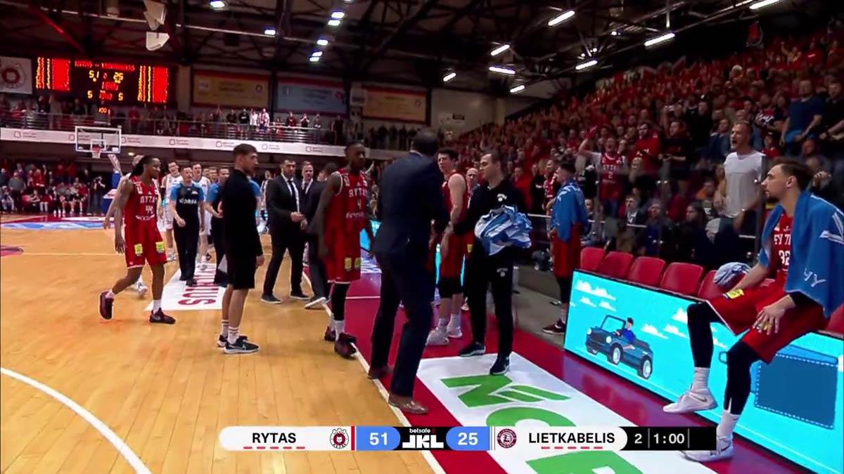 trener, napad, litvanija, košarka (5).jpg