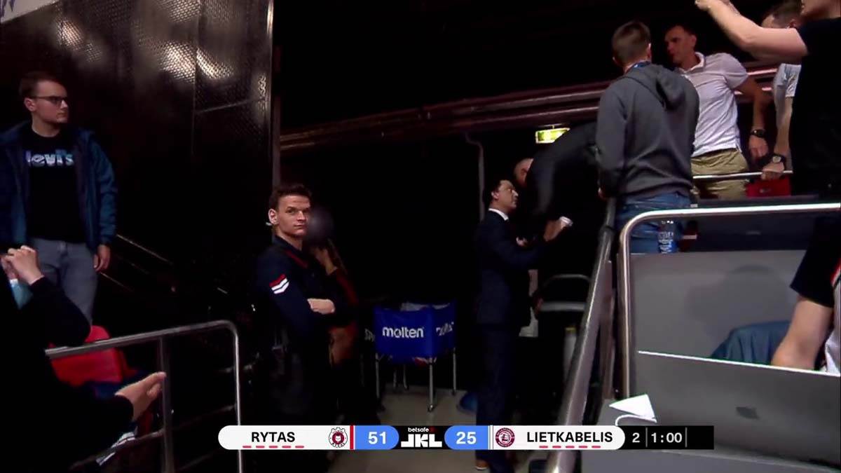 trener, napad, litvanija, košarka (7).jpg