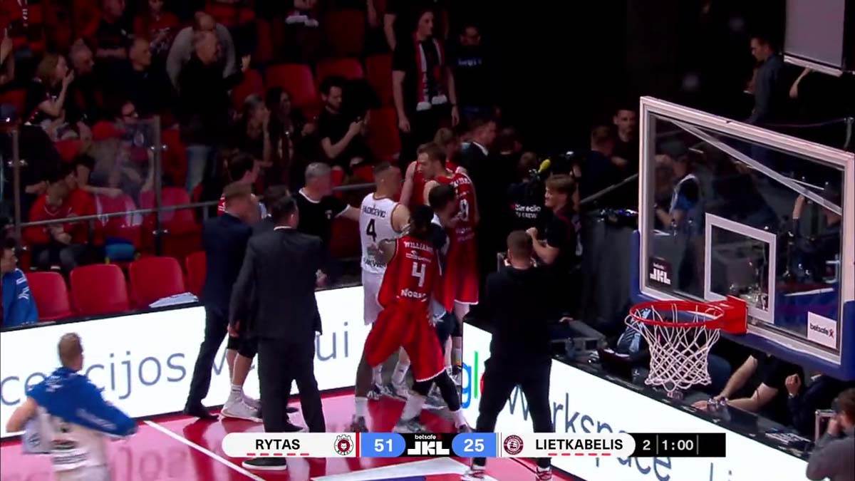 trener, napad, litvanija, košarka (8).jpg