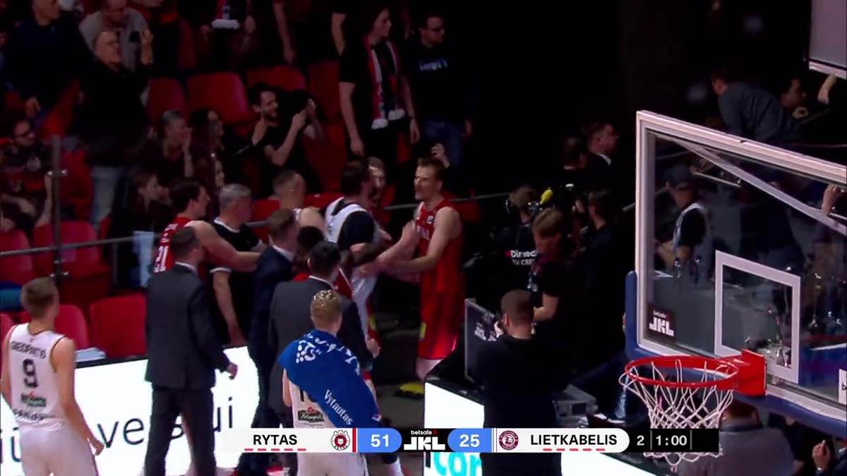 trener, napad, litvanija, košarka (9).jpg