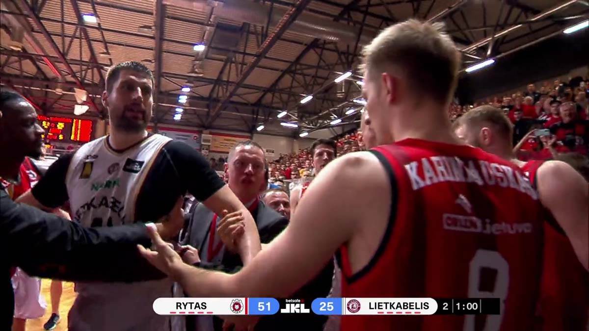 trener, napad, litvanija, košarka (11).jpg