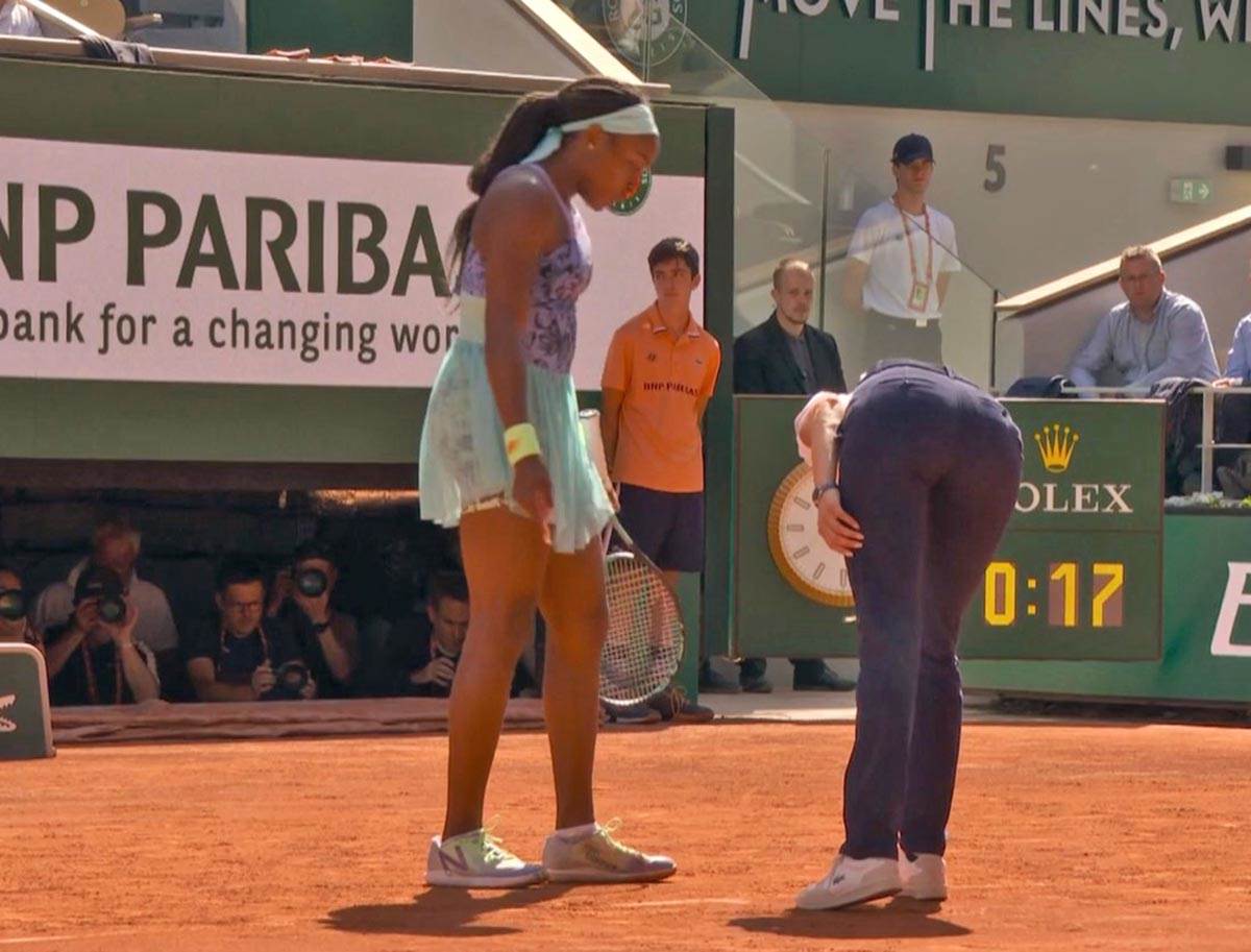 Marijane Veljović u raspravi sa Koko Gof na Rolan Garosu