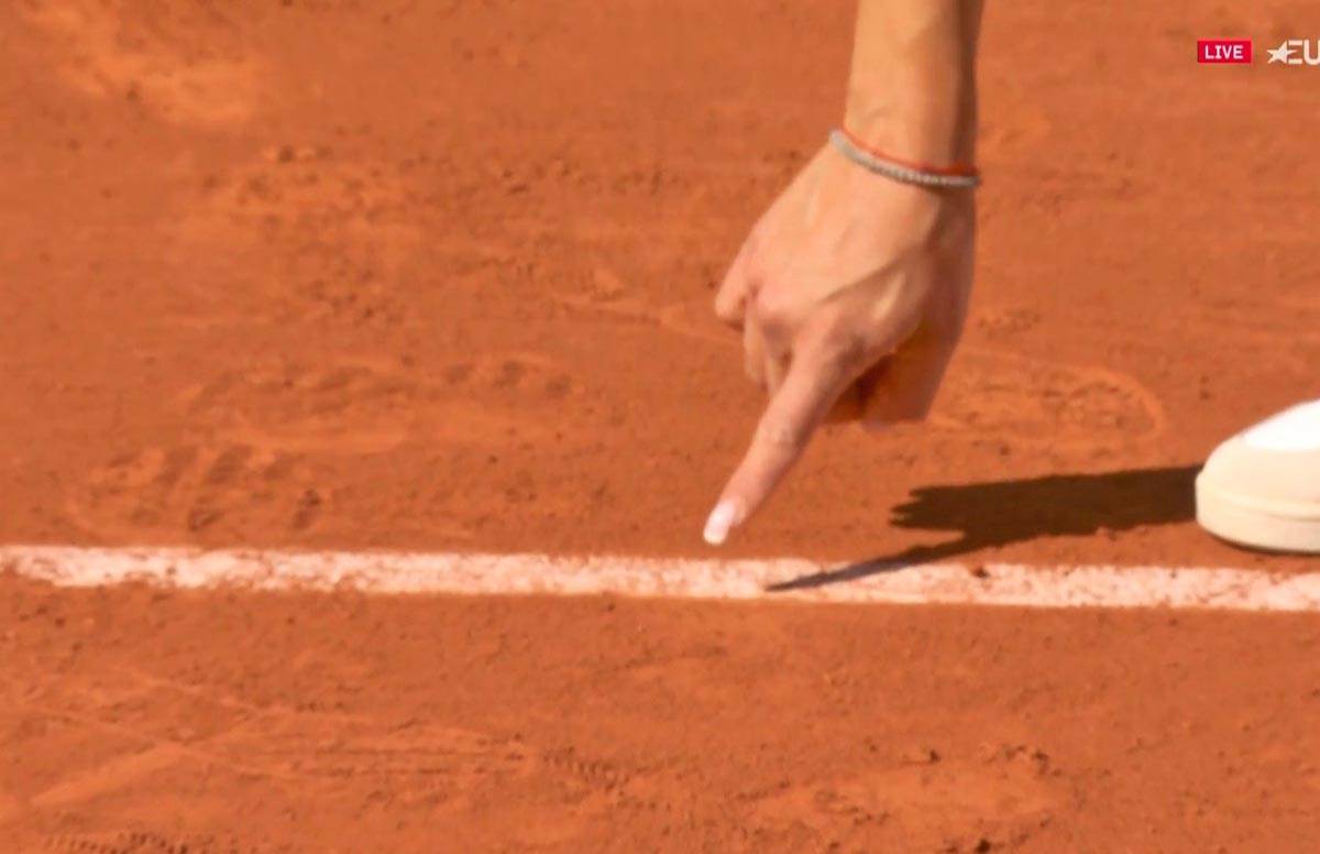 Marijane Veljović u raspravi sa Koko Gof na Rolan Garosu