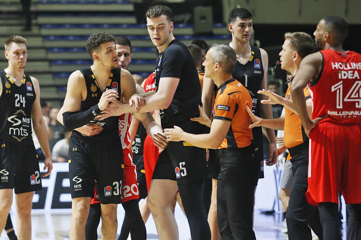 Uros Trifunovic tenzija Partizan Zvezda ABA finale (3).JPG