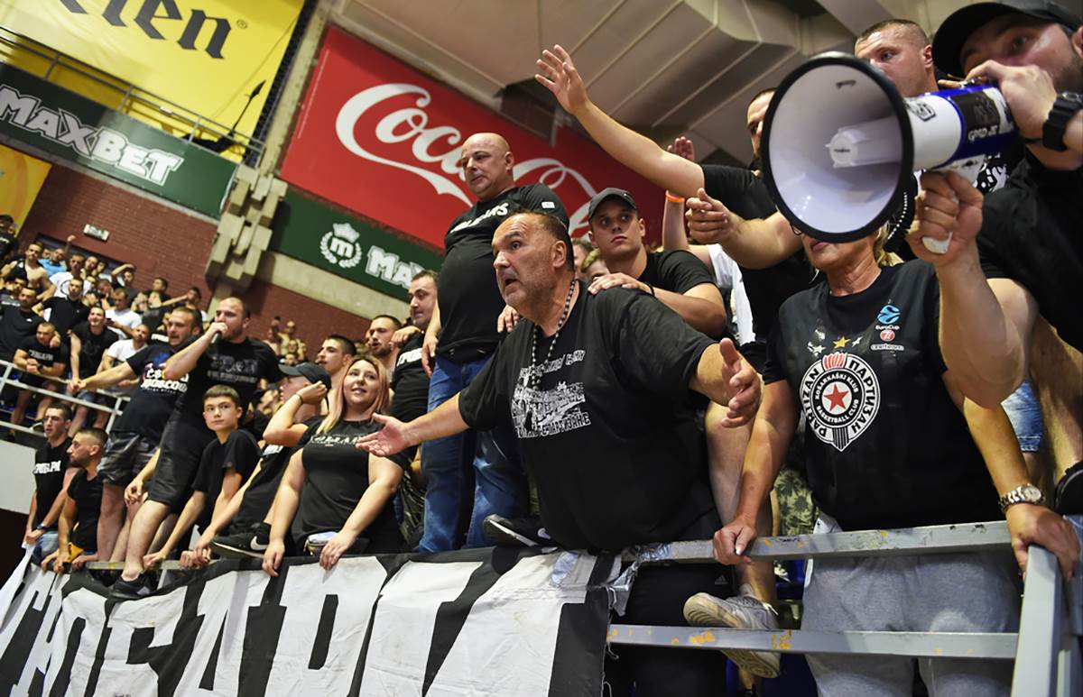 Partizan Crvena Zvezda ABA finale (54).jpg