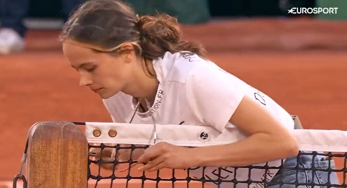 Devojka prekinula Rolan Garos (1).jpg