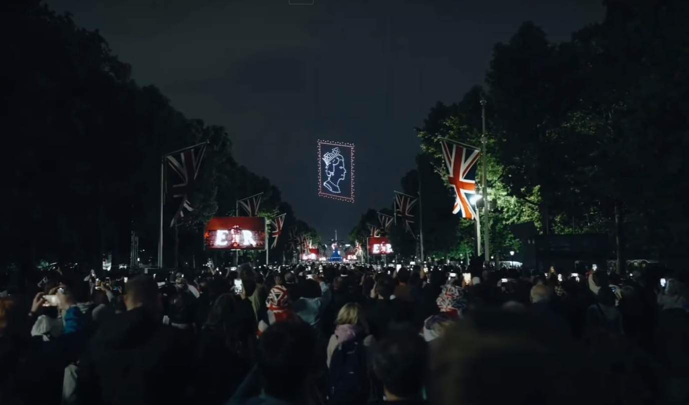 dronovi na kraljicinom jubileju (1).jpg