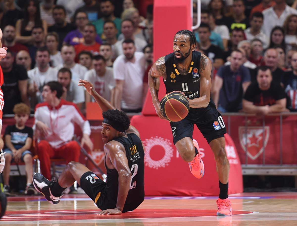 Crvena Zvezda partizan KK  (3).jpg