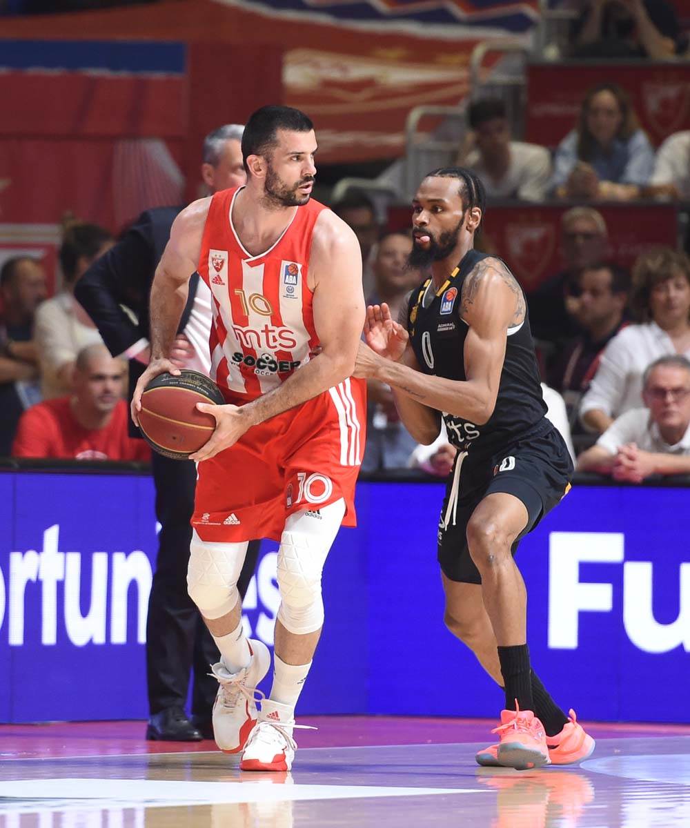 Crvena Zvezda partizan KK  (16).jpg