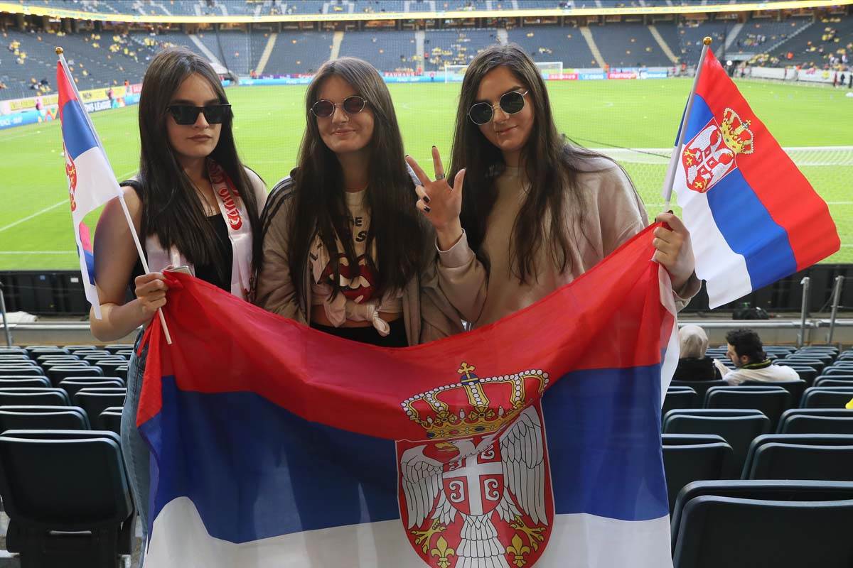 Srbija, SVedska, navijaci (3).jpg