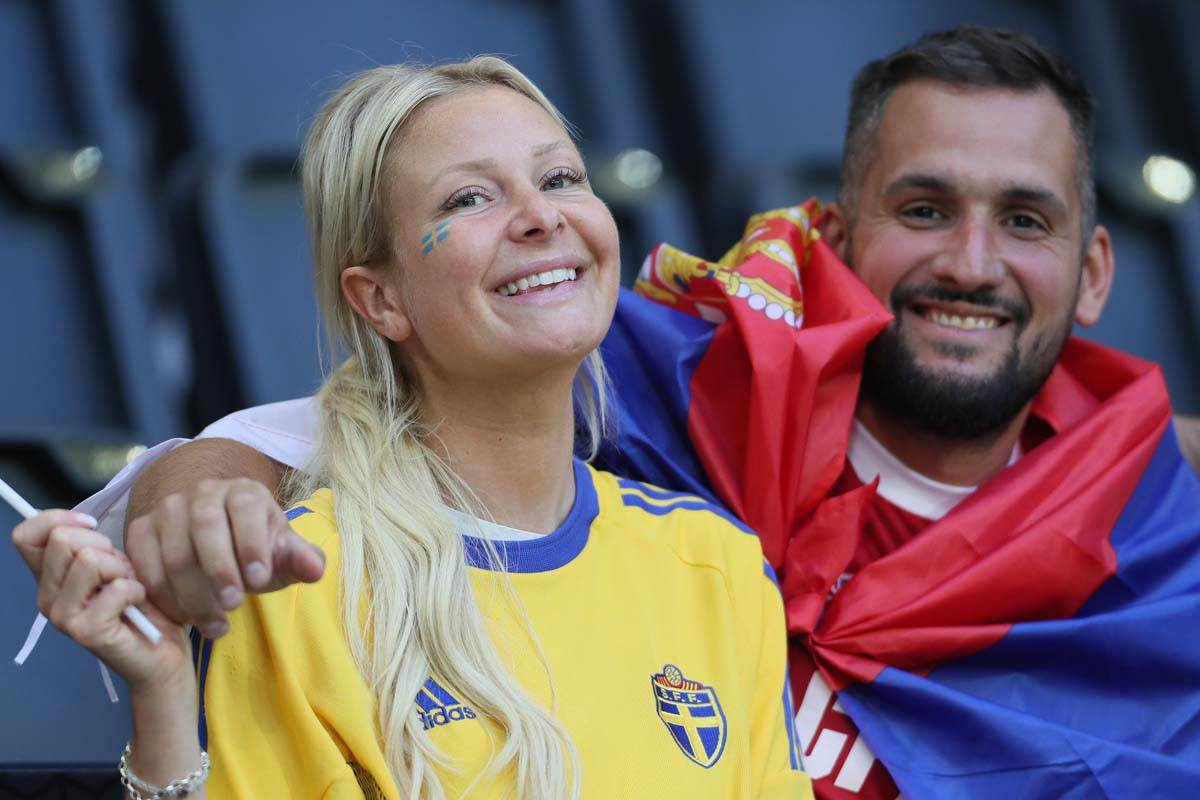 Srbija, SVedska, navijaci (5).jpg