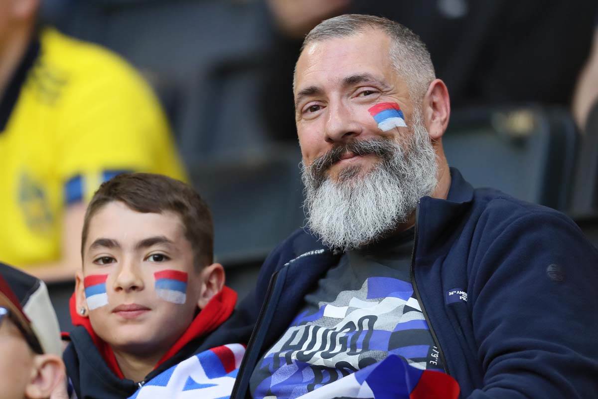 Srbija, SVedska, navijaci (8).jpg