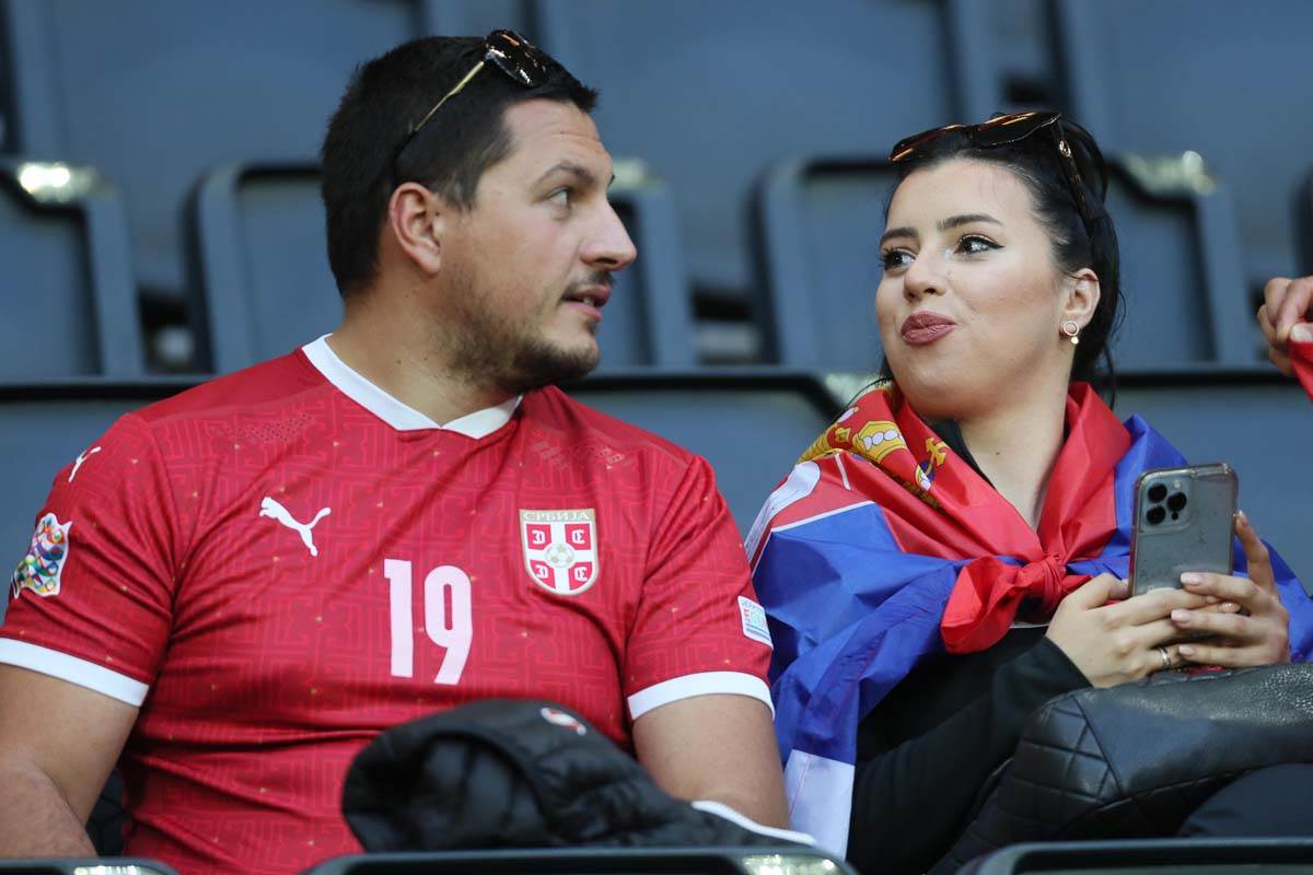 Srbija, SVedska, navijaci (10).jpg
