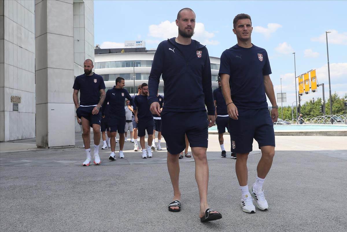 Fudbaleri u šetnji  (7).jpg