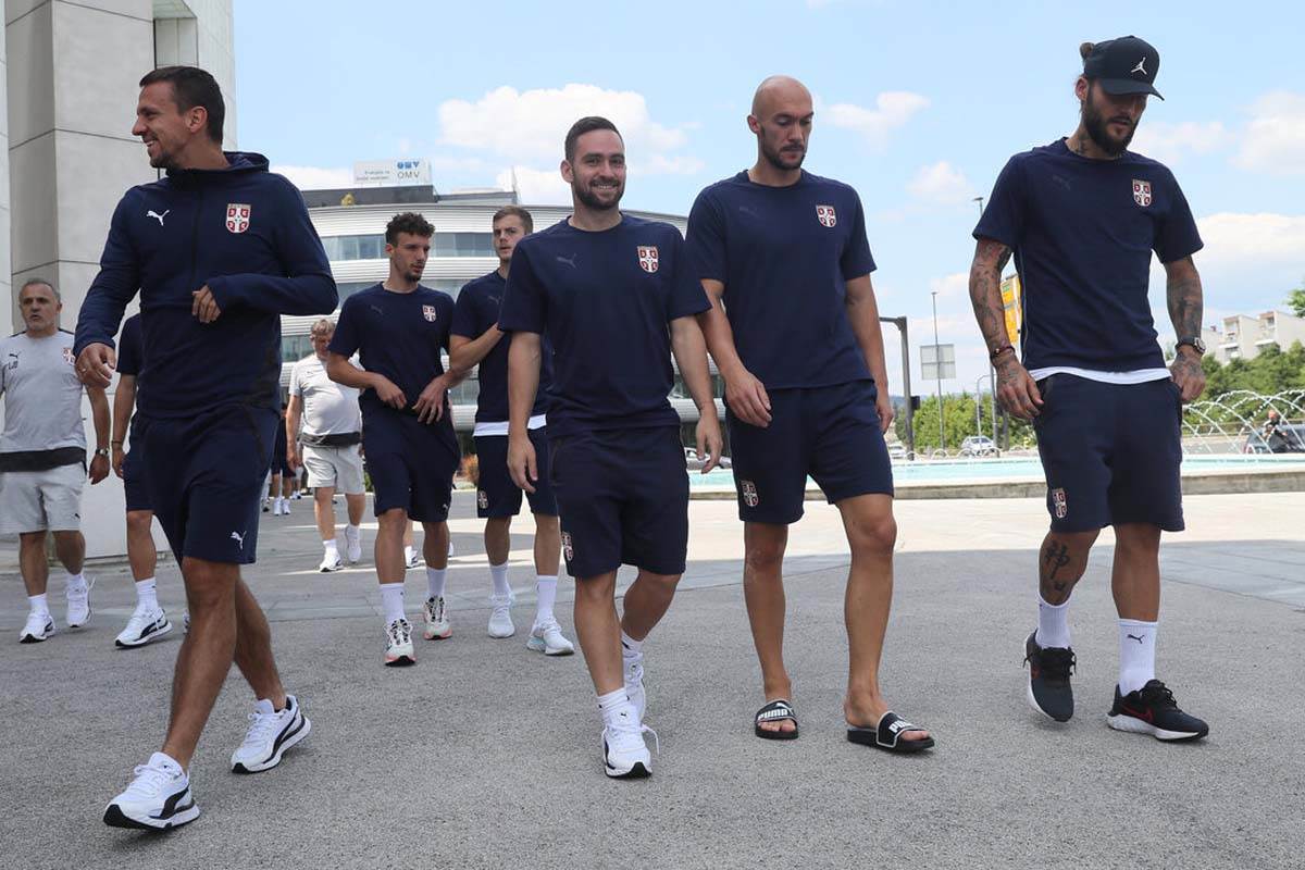 Fudbaleri u šetnji  (8).jpg