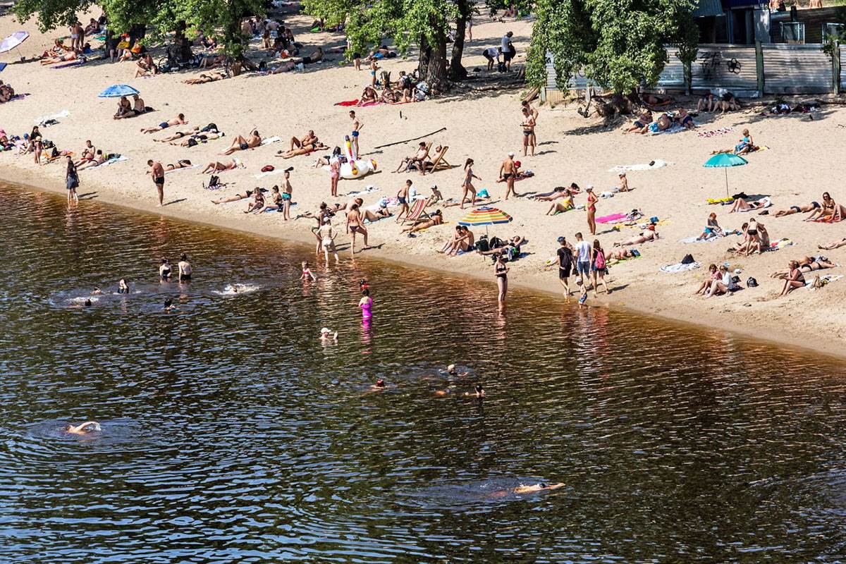 Ukrajinci se kupaju u Kijevu (5).jpg