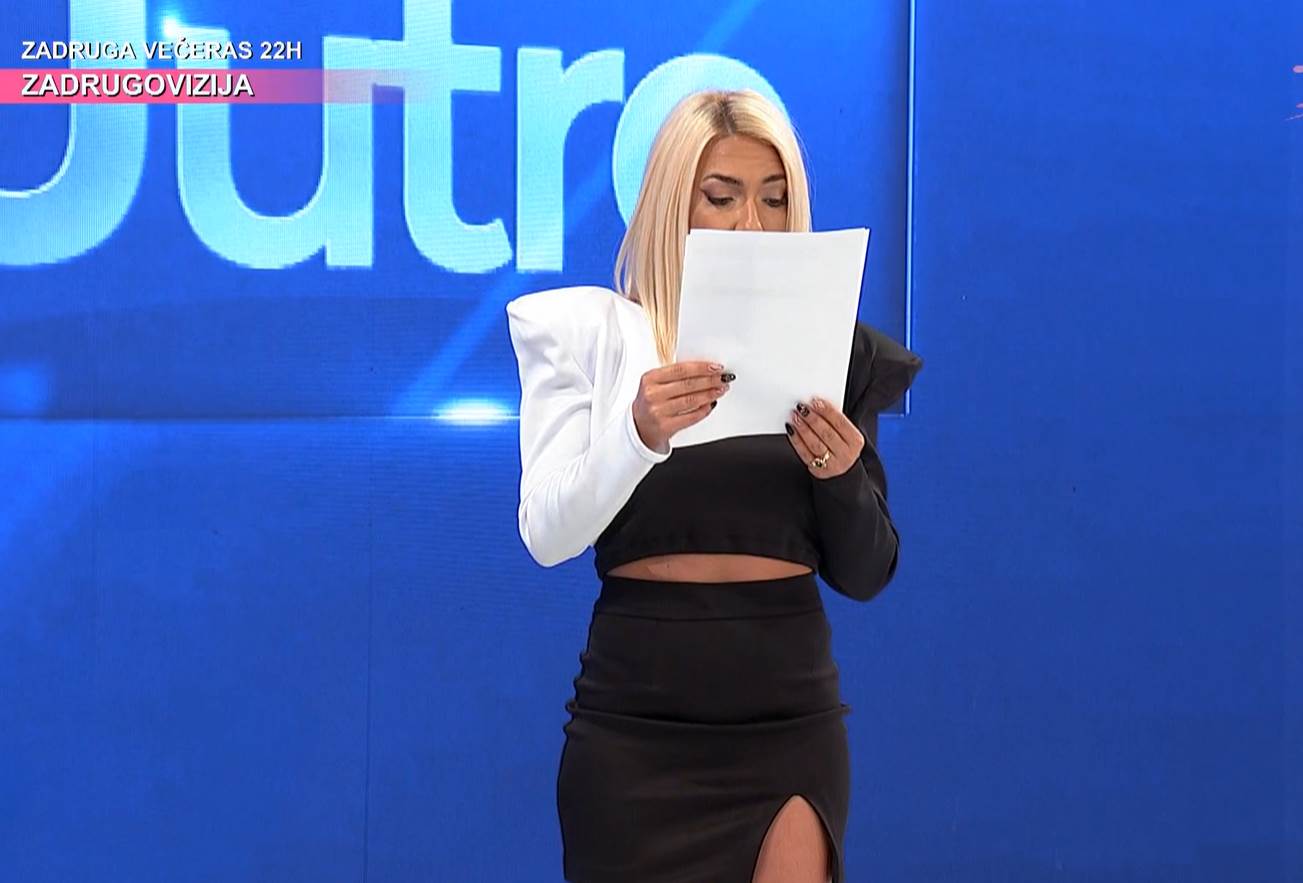 jovana jeremic u minicu (5).png