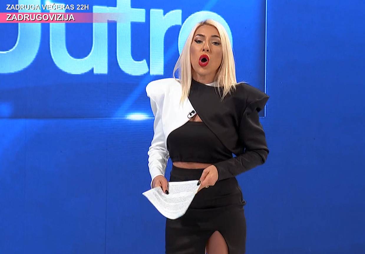 jovana jeremic u minicu (7).png