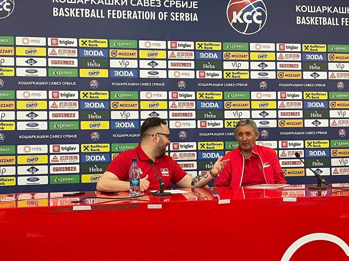 Svetislav Pešić konferencija (2).jpg