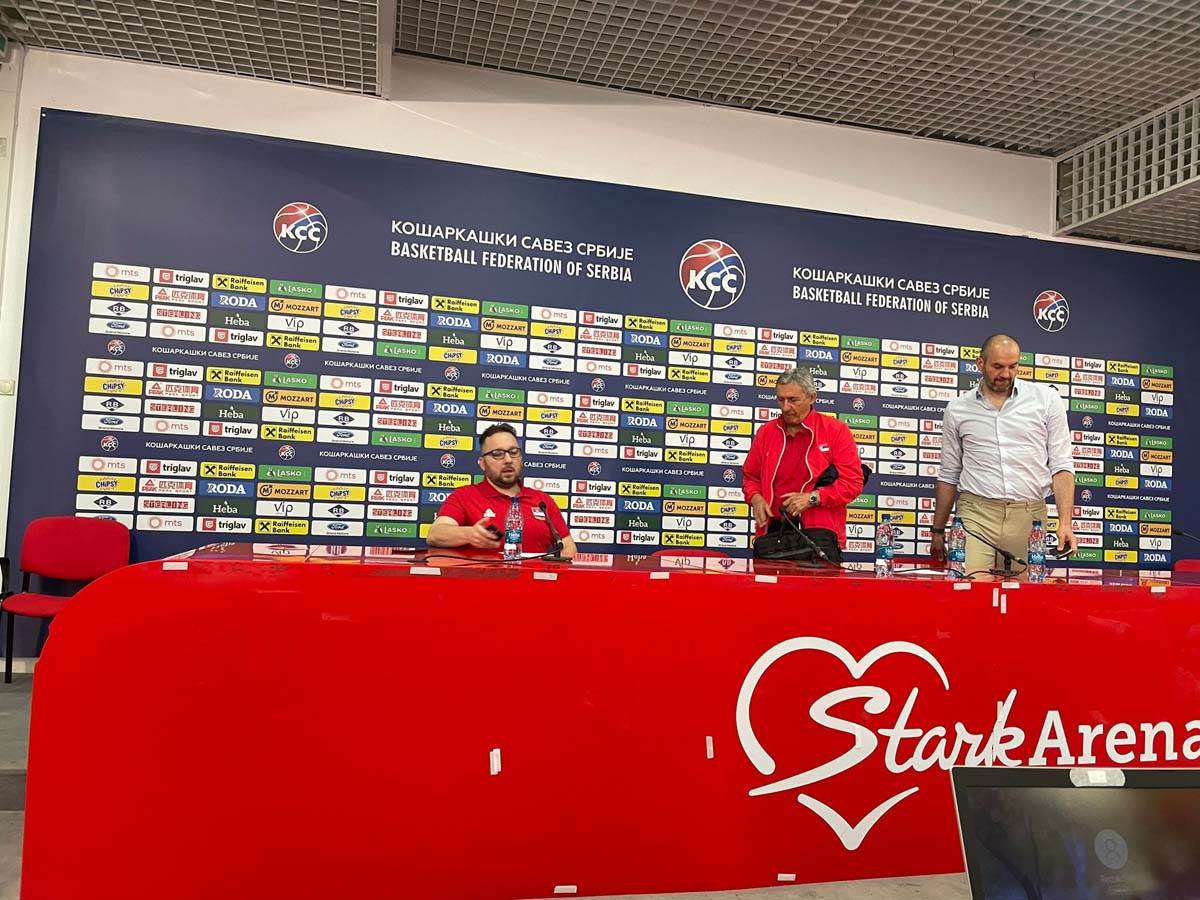 Svetislav Pešić konferencija (4).jpg