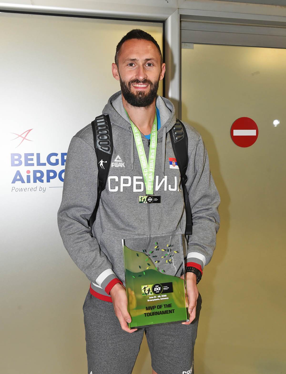 Basket docek aerodrom (3).jpg