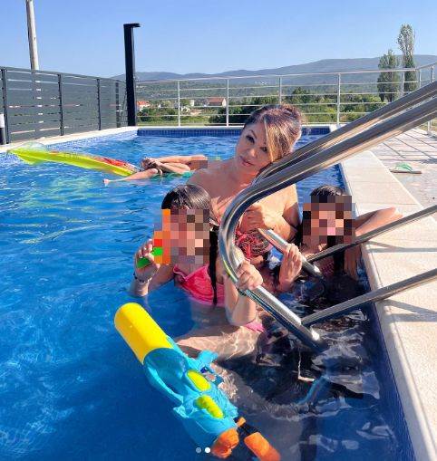 Neda Ukraden u kupaćem  