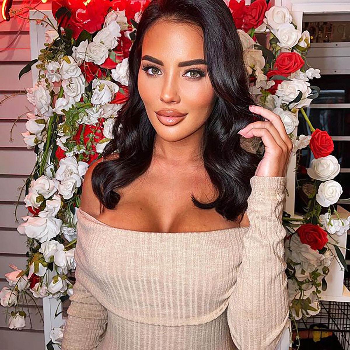 Jasmin Oukhelou insta (4).jpg