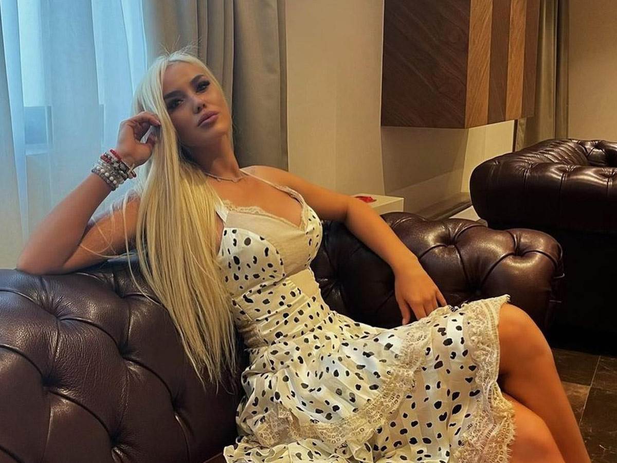 Ana Grozdanović u miniću