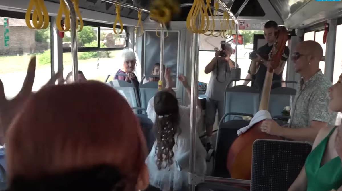 večanje u autobusu  (4).jpg