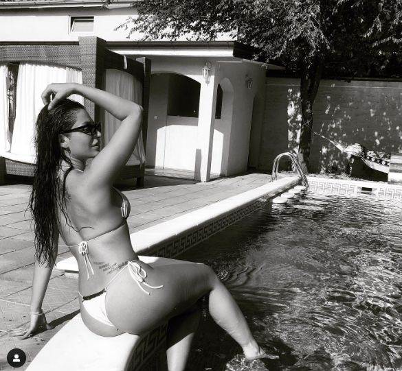 Ćerka Zorice Brunclik Zlata u kupaćem