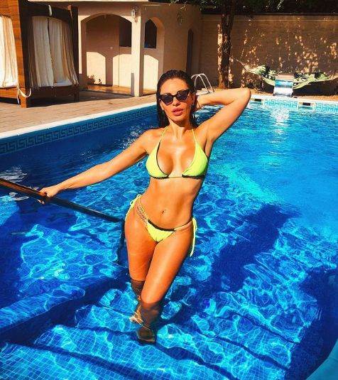 Ćerka Zorice Brunclik Zlata u kupaćem