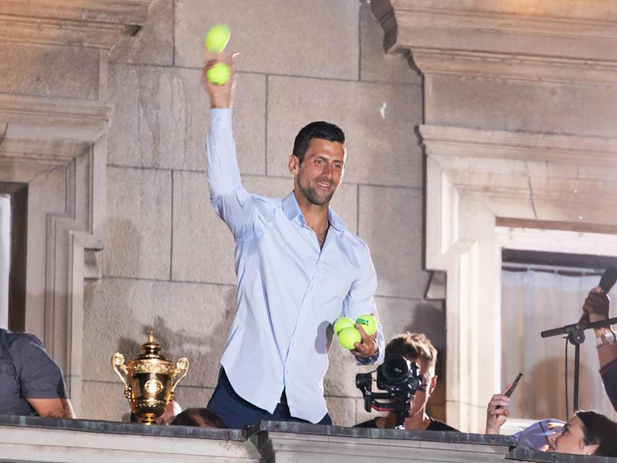 Novak Đoković bacio lopticu ljudima na terasu