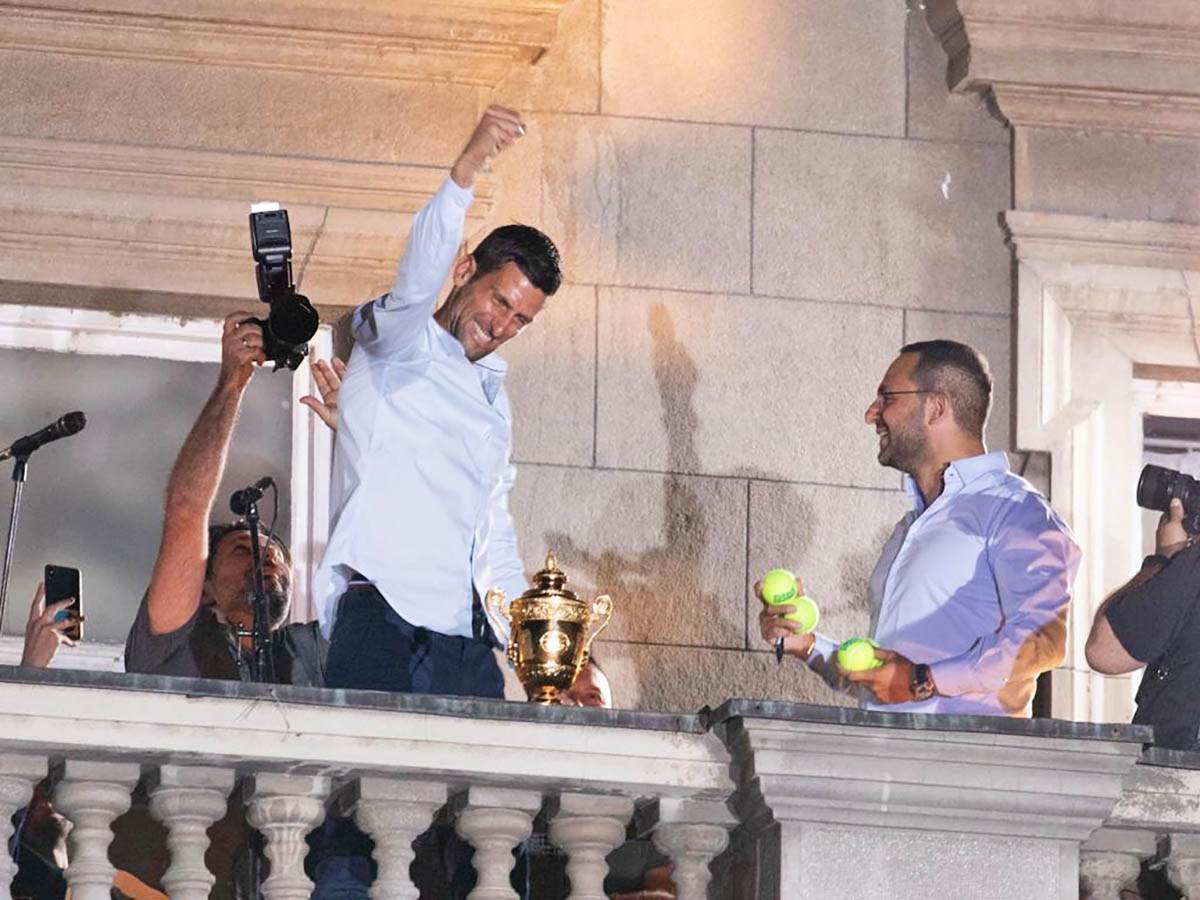 Novak Đoković bacio lopticu ljudima na terasu
