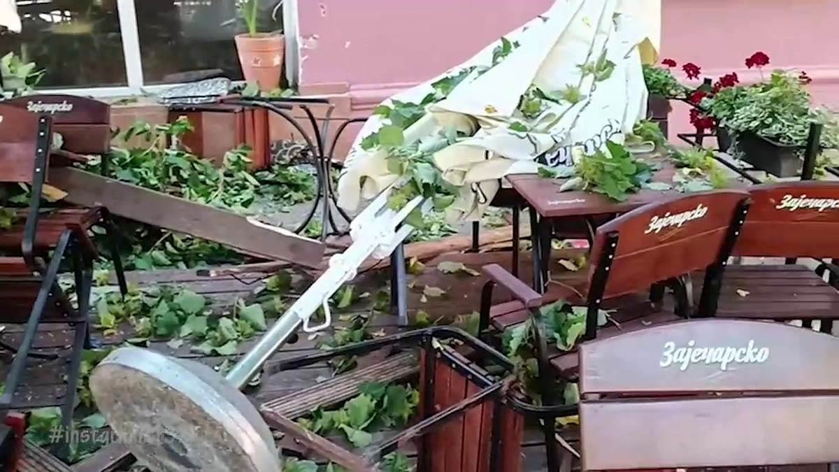 Novi Sad, kola, kafić (7).jpg