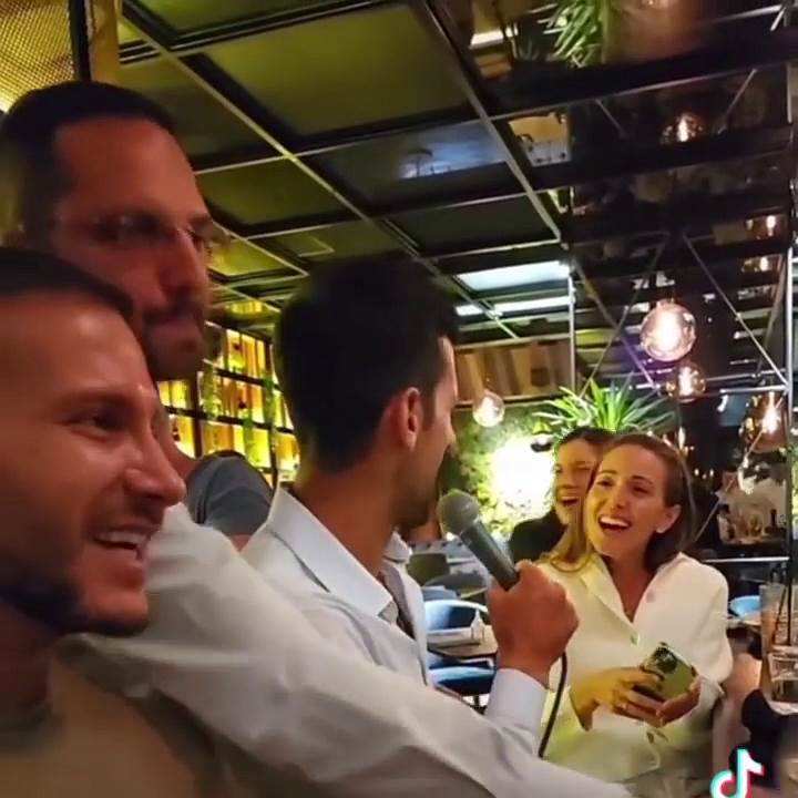 Novak Djokovic, Jelena Djokovic, Pevanje (5).png