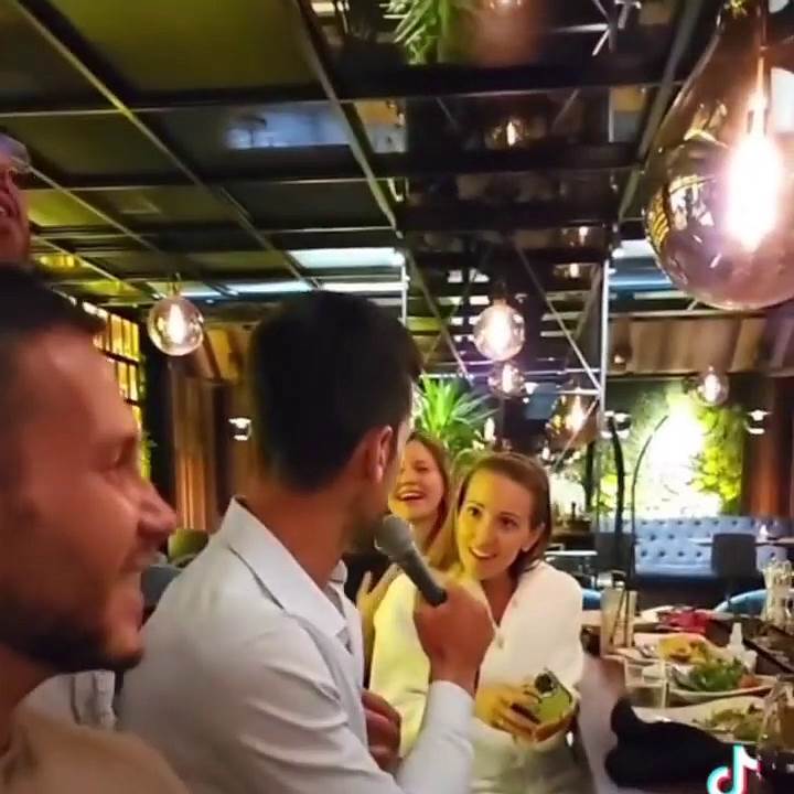 Novak Djokovic, Jelena Djokovic, Pevanje (6).png