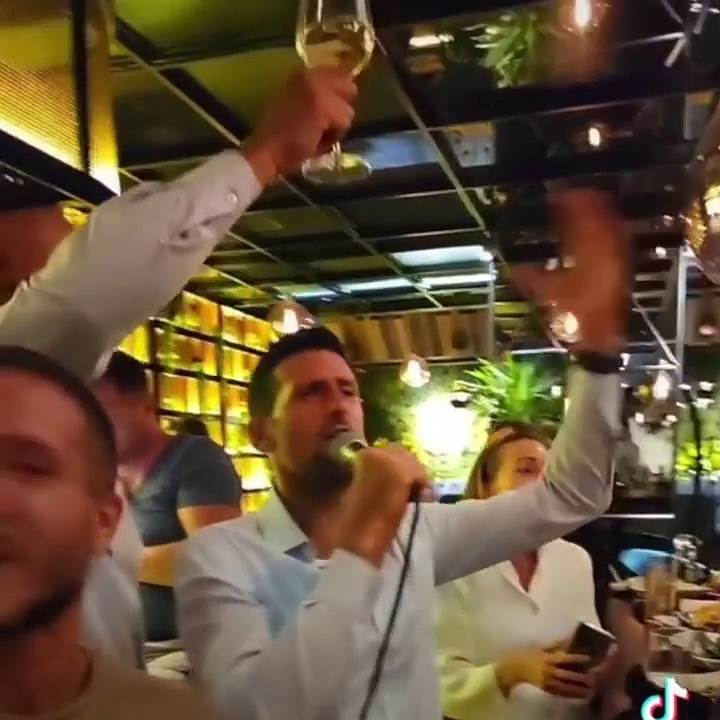 Novak Djokovic, Jelena Djokovic, Pevanje (7).png