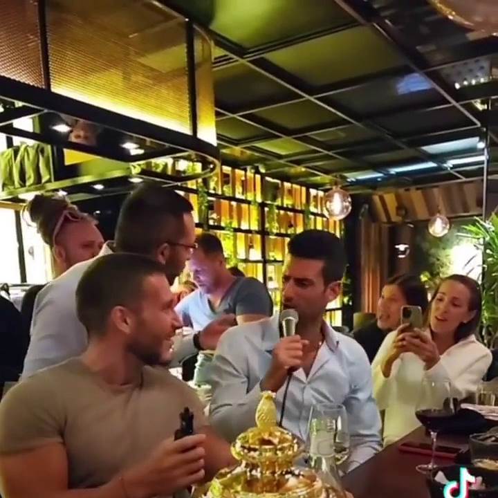 Novak Djokovic, Jelena Djokovic, Pevanje (8).png