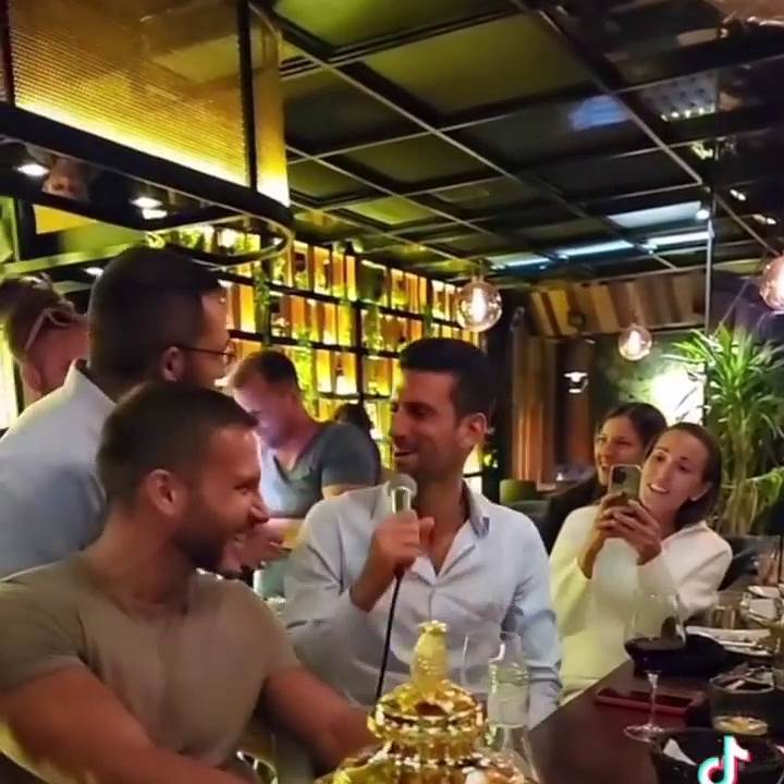 Novak Djokovic, Jelena Djokovic, Pevanje (9).png