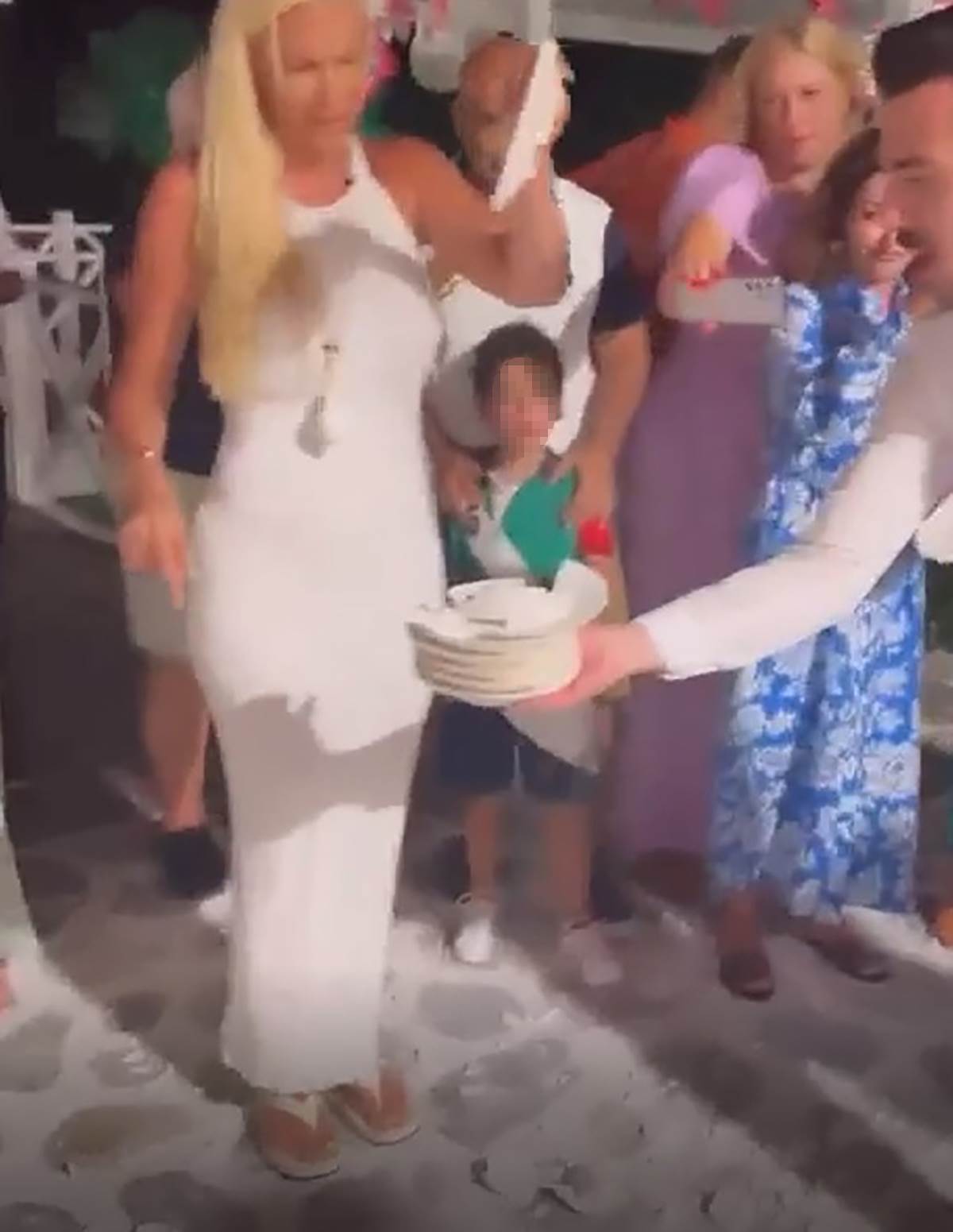 Karleusa lomi tanjire Grcka (5).jpg