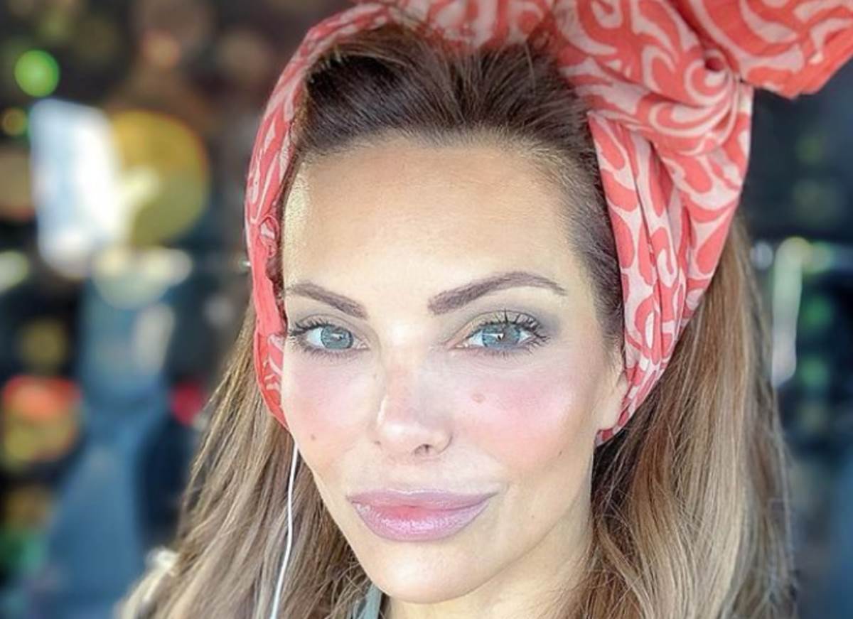 nikolina pisek naslovna.jpg