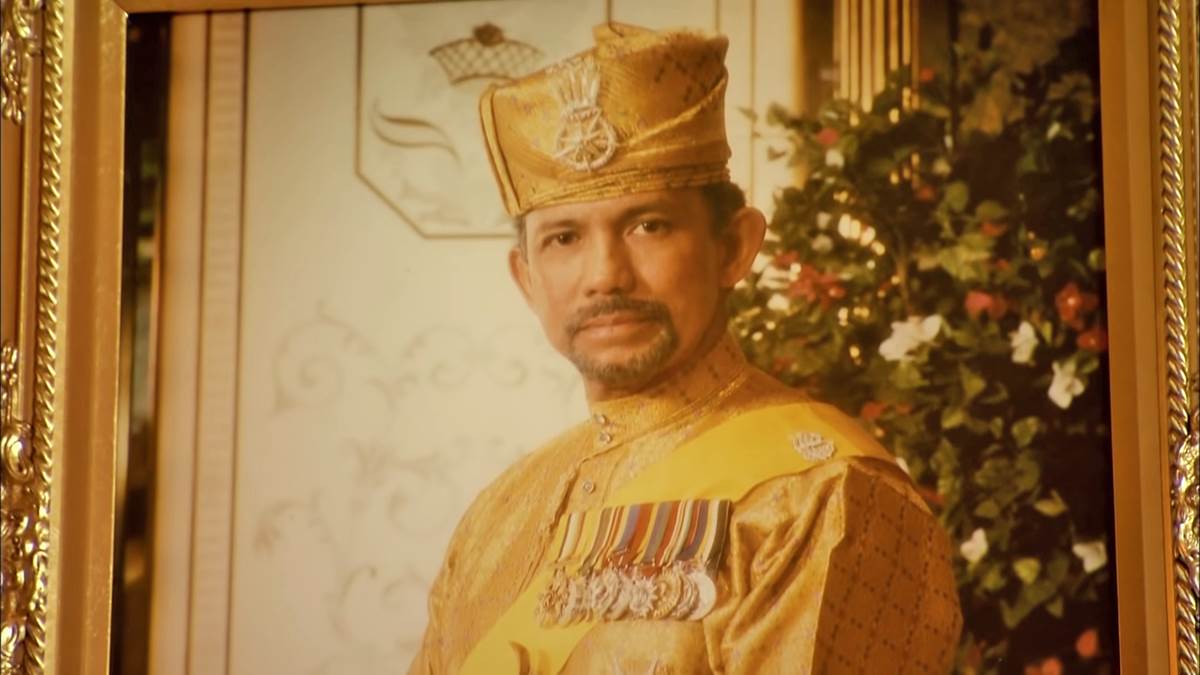 Real Royalty - The Lavish Life Of The Sinister Sultan Of Brunei Asia's Monarchies Real Royalty [5LOFpi-1L4o - 1250x703 - 48m22s].png