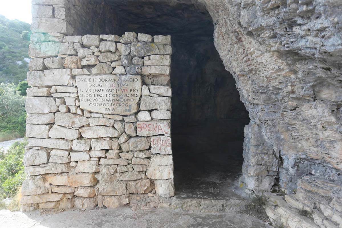 Josip Broz baza ostrvo VIS (3).jpg