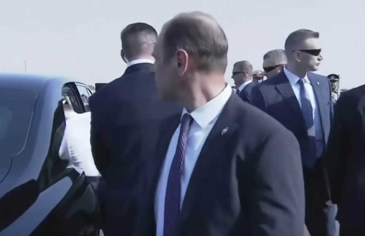 Putinovo obezbeđenje brisalo kvaku na kolima