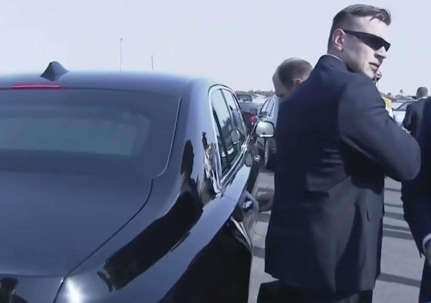 Putinovo obezbeđenje brisalo kvaku na kolima