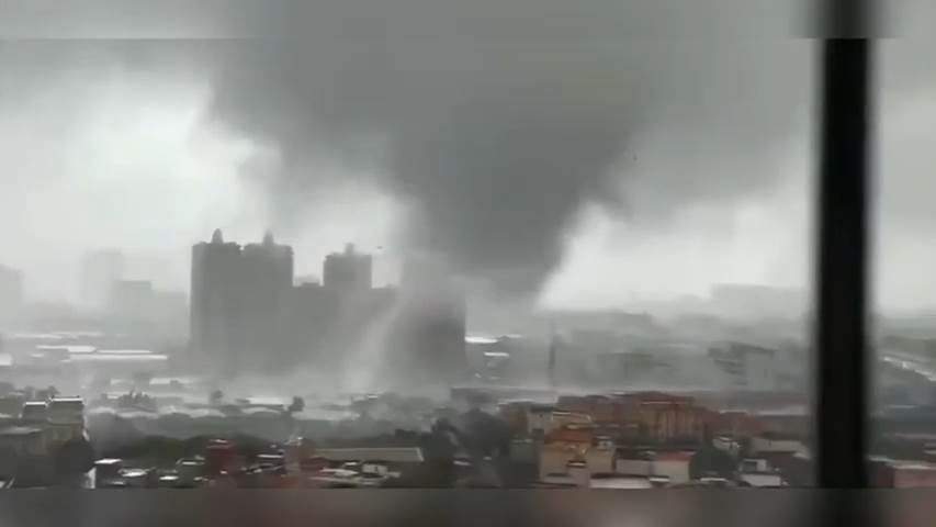 MK - China broke the record for natural disasters! Tornadoes, floods, heat at the same time! [7XMiKuhvh4U - 853x480 - 2m40s].jpg
