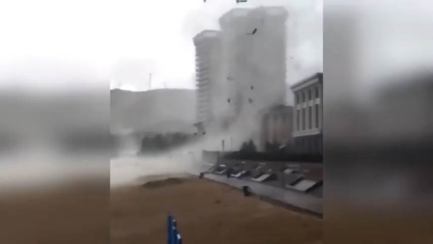 MK - China broke the record for natural disasters! Tornadoes, floods, heat at the same time! [7XMiKuhvh4U - 853x480 - 2m19s].jpg