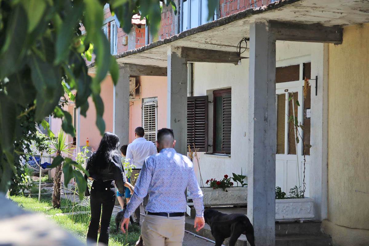 Zoran Marjanovic ispred kuce u Borci (9).jpeg