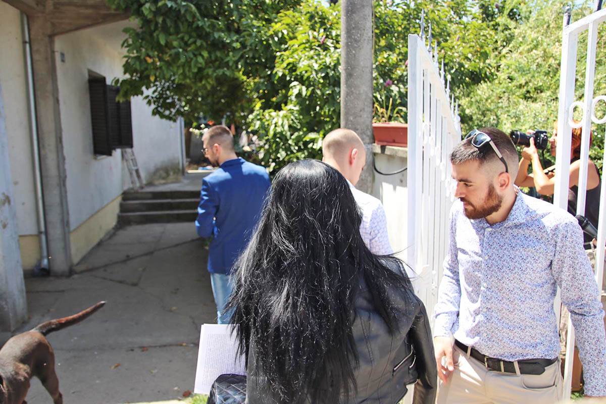 Zoran Marjanovic ispred kuce u Borci (12).jpeg